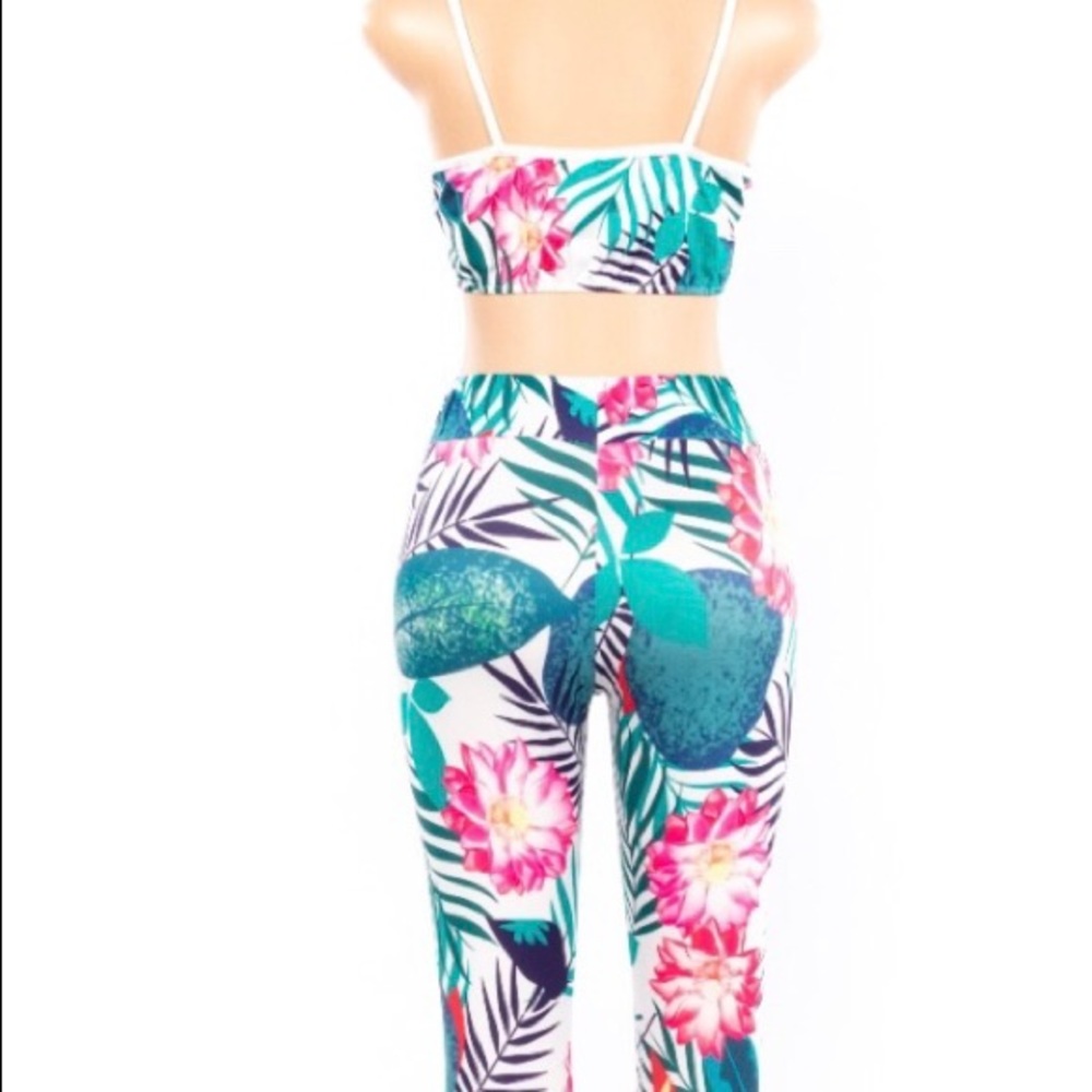 SALE 🔥🎉 Tropical Crop/Pants Set - Picture 3 of 5